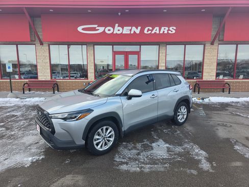 Used 2022 Toyota Corolla Cross LE image 1