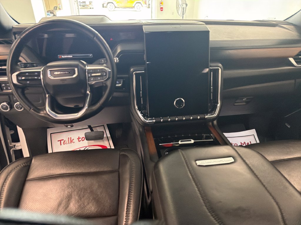 Used 2025 GMC Yukon Denali RWD image 14