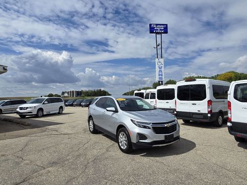Used 2022 Chevrolet Equinox LT image 1