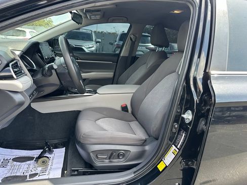 Certified 2022 Toyota Camry LE FWD image 9
