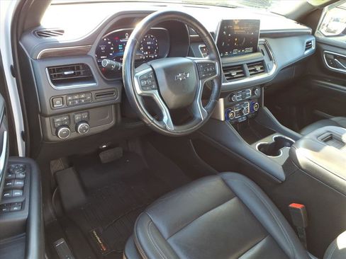 Used 2022 Chevrolet Suburban Z71 w/ Luxury Package image 16