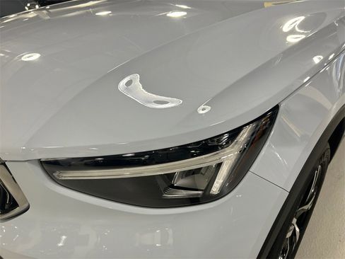 Certified 2025 Volvo XC40 B5 Core image 7