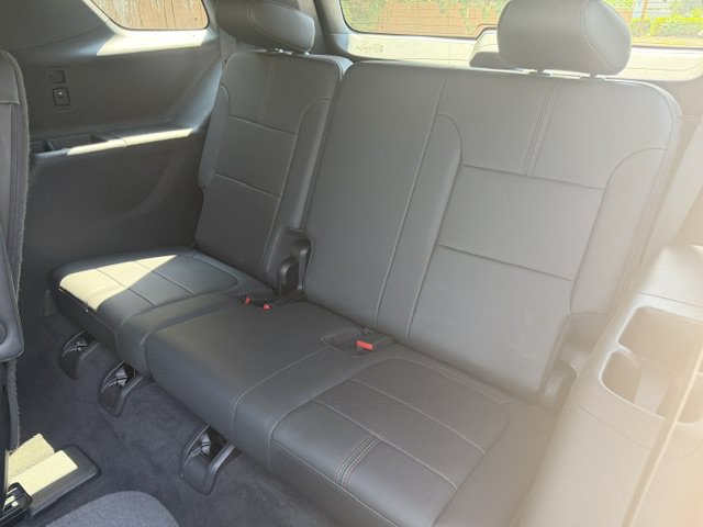Used 2023 Chevrolet Traverse RS FWD image 14