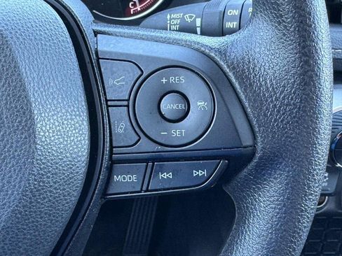 Used 2025 Toyota RAV4 XLE AWD/4WD image 18