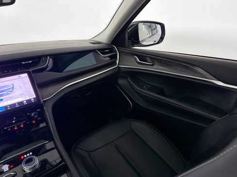 Used 2022 Jeep Grand Cherokee Limited 4xe image 34