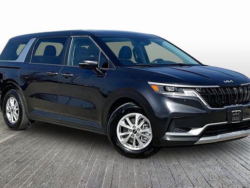 Used 2023 Kia Carnival LX image 11