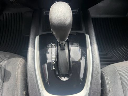 Used 2015 Nissan Rogue SV AWD/4WD image 17