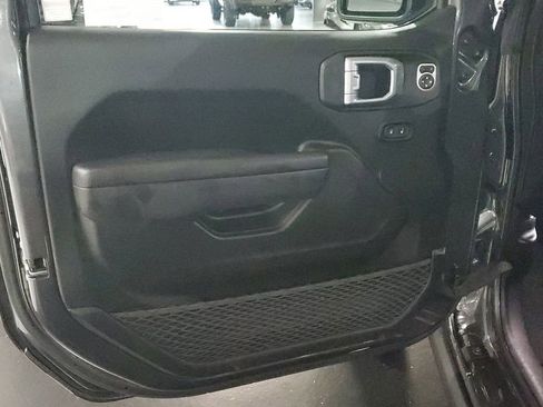 Used 2025 Jeep Gladiator Sport image 19