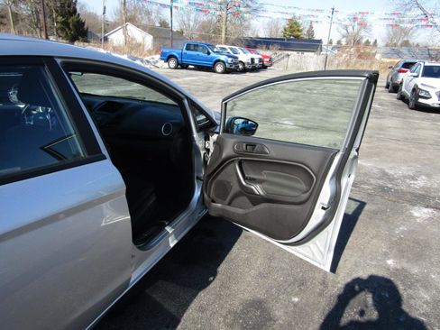 Used 2017 Ford Fiesta SE image 22