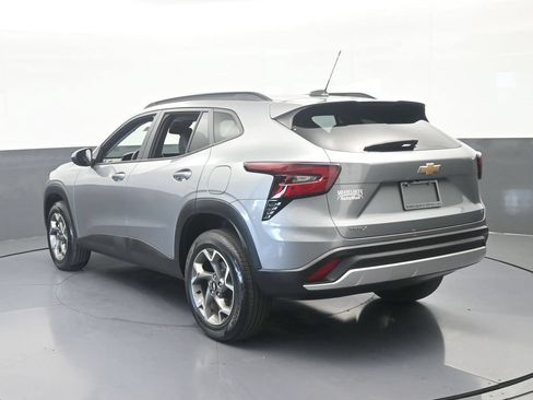 Used 2025 Chevrolet Trax LT w/ Driver Confidence Package FWD image 4