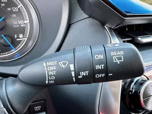Used 2023 Toyota Venza LE AWD/4WD image 28