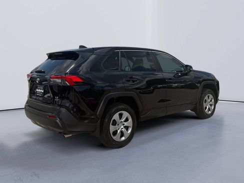 Used 2023 Toyota RAV4 LE AWD/4WD image 3