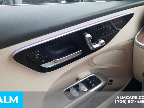 Used 2025 Mercedes-Benz C 300 Sedan image 34