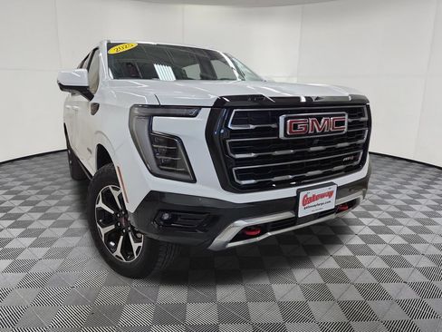Used 2025 GMC Yukon XL AT4 w/ AT4 Premium Package AWD/4WD image 2