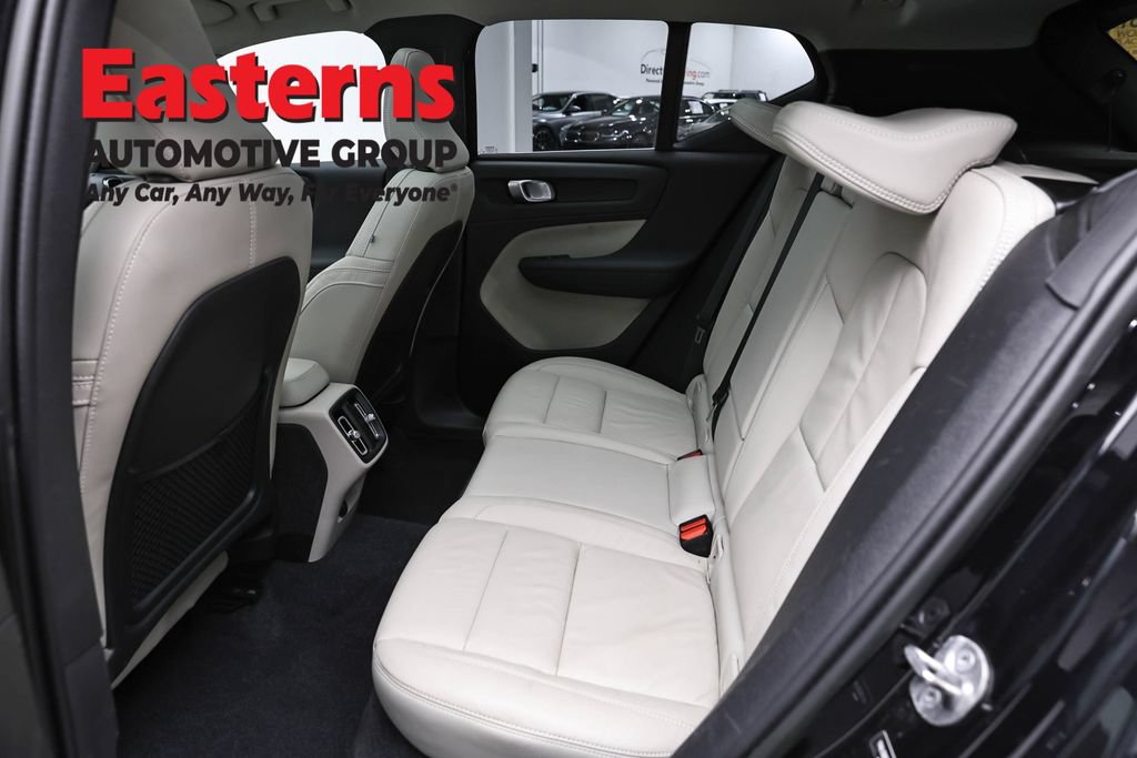 Used 2023 Volvo XC40 B5 Plus AWD/4WD image 22