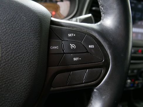 Used 2020 Jeep Cherokee Trailhawk w/ Cold Weather Group AWD/4WD image 22