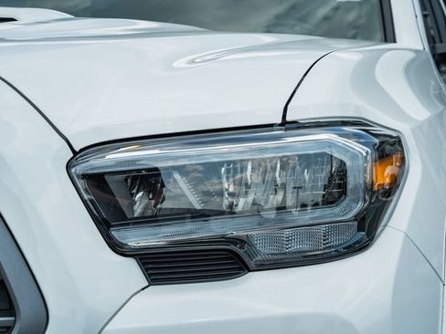 Used 2022 Toyota Tacoma TRD Sport w/ Technology Package AWD/4WD image 12