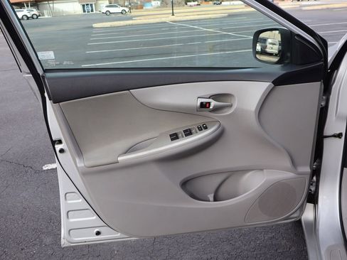 Used 2012 Toyota Corolla LE image 24