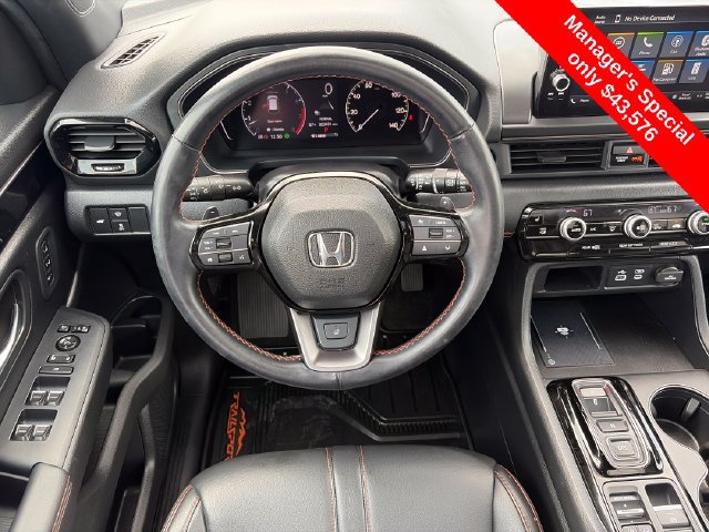 Used 2025 Honda Pilot TrailSport image 14