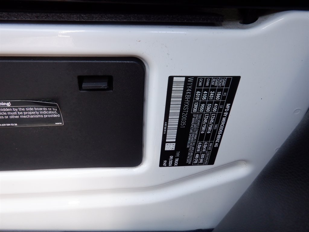 Used 2025 Mercedes-Benz Sprinter 2500 image 12