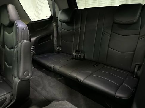 Used 2018 Cadillac Escalade Luxury image 15