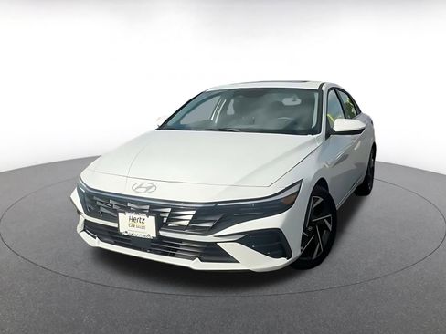 Used 2025 Hyundai Elantra SEL image 8