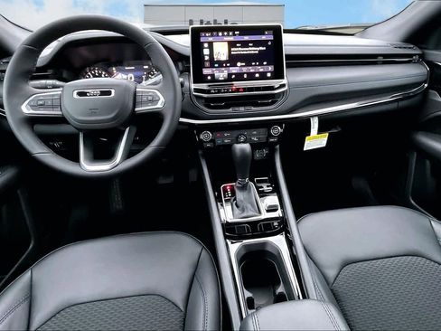 New 2026 Jeep Compass Latitude image 10