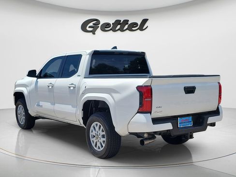 Certified 2025 Toyota Tacoma SR5 AWD/4WD image 7