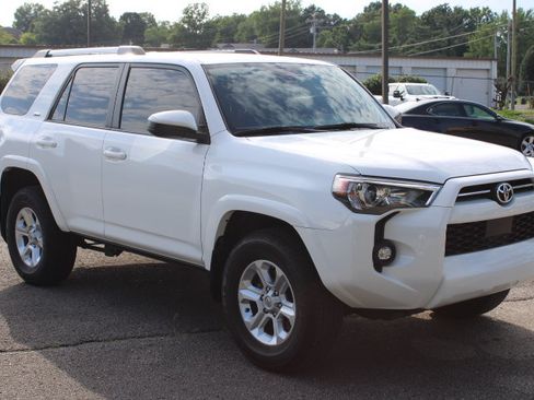 Used 2023 Toyota 4Runner SR5 AWD/4WD image 5