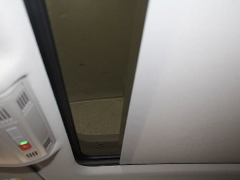 Used 2024 Volkswagen Tiguan SE image 45