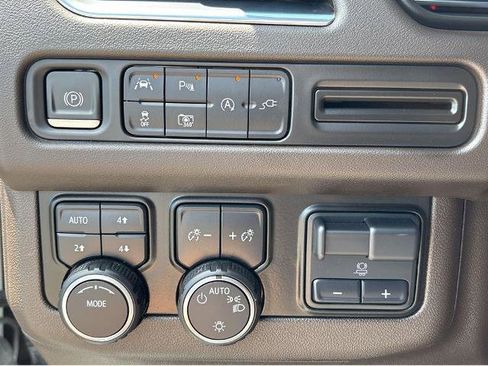 Used 2022 Chevrolet Tahoe LT w/ LT Signature Package AWD/4WD image 34
