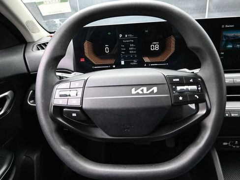 Used 2025 Kia K4 FWD image 27
