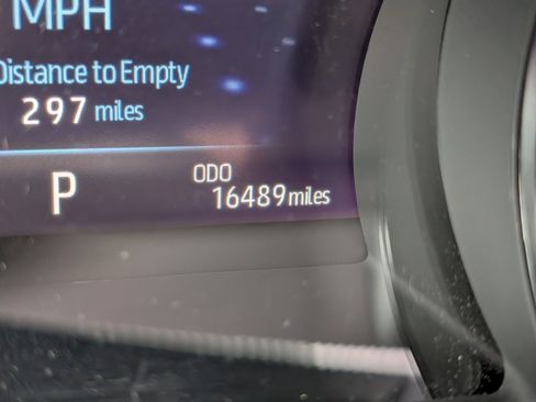 Used 2024 Toyota Camry XSE FWD image 9