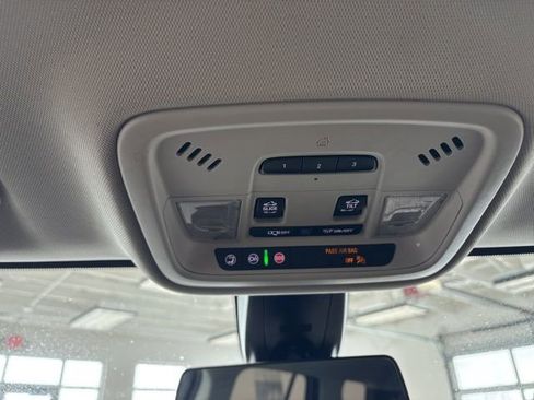 Used 2021 Chevrolet Traverse Premier image 48