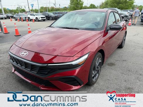 Used 2025 Hyundai Elantra SEL FWD image 1