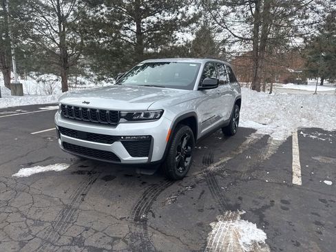 New 2026 Jeep Grand Cherokee Limited w/ Limited Altitude Package image 15