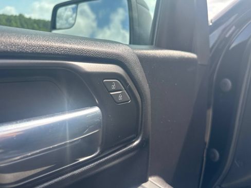 Used 2021 Chevrolet Silverado 1500 Custom AWD/4WD image 17