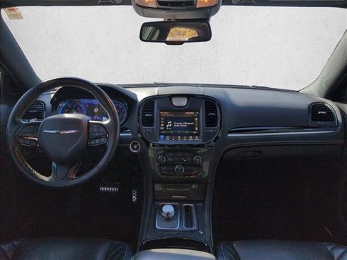 Used 2023 Chrysler 300 C image 18