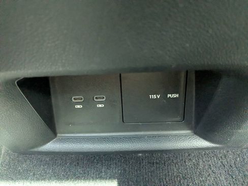 Used 2021 Volkswagen Atlas Cross Sport SE w/ Panoramic Sunroof Package FWD image 16