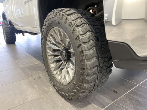 Used 2024 Chevrolet Silverado 2500 LTZ w/ LTZ Convenience Package image 12