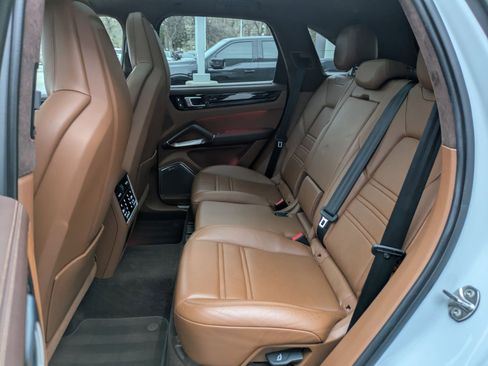 Used 2023 Porsche Cayenne Turbo S image 30
