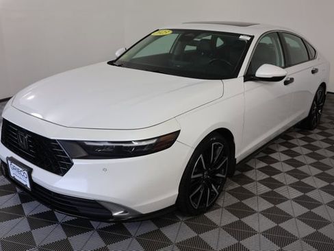 Used 2023 Honda Accord Touring image 4