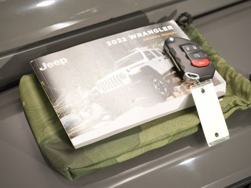 Used 2022 Jeep Wrangler Unlimited Sahara w/ Cold Weather Group AWD/4WD image 63