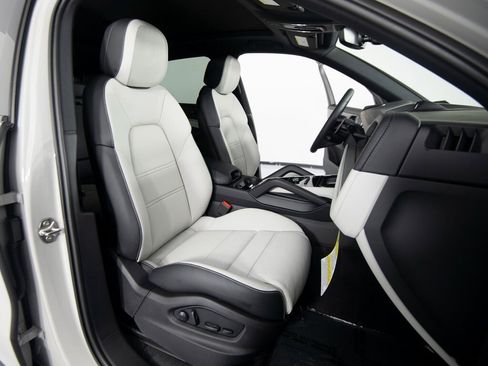 New 2026 Porsche Cayenne S image 31