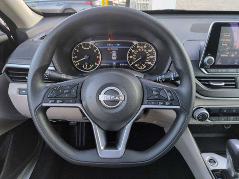 Used 2025 Nissan Altima 2.5 SV FWD image 26