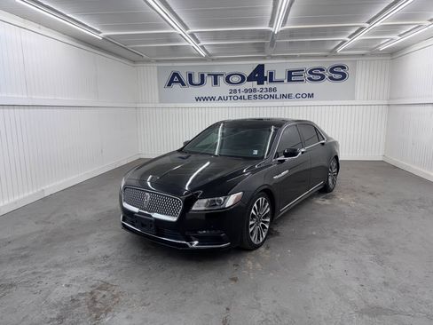 Used 2017 Lincoln Continental Select image 1