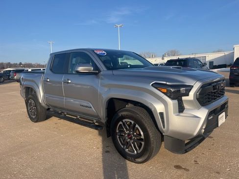 Used 2024 Toyota Tacoma TRD Sport image 1