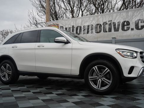 Used 2022 Mercedes-Benz GLC 300 4MATIC w/ Premium Package Lite image 3