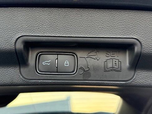 Certified 2023 Ford Explorer XLT image 40