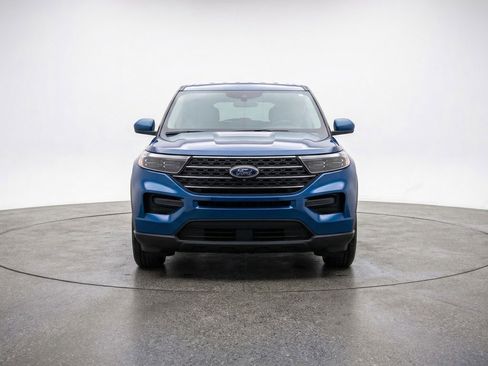 Used 2024 Ford Explorer Limited RWD image 2